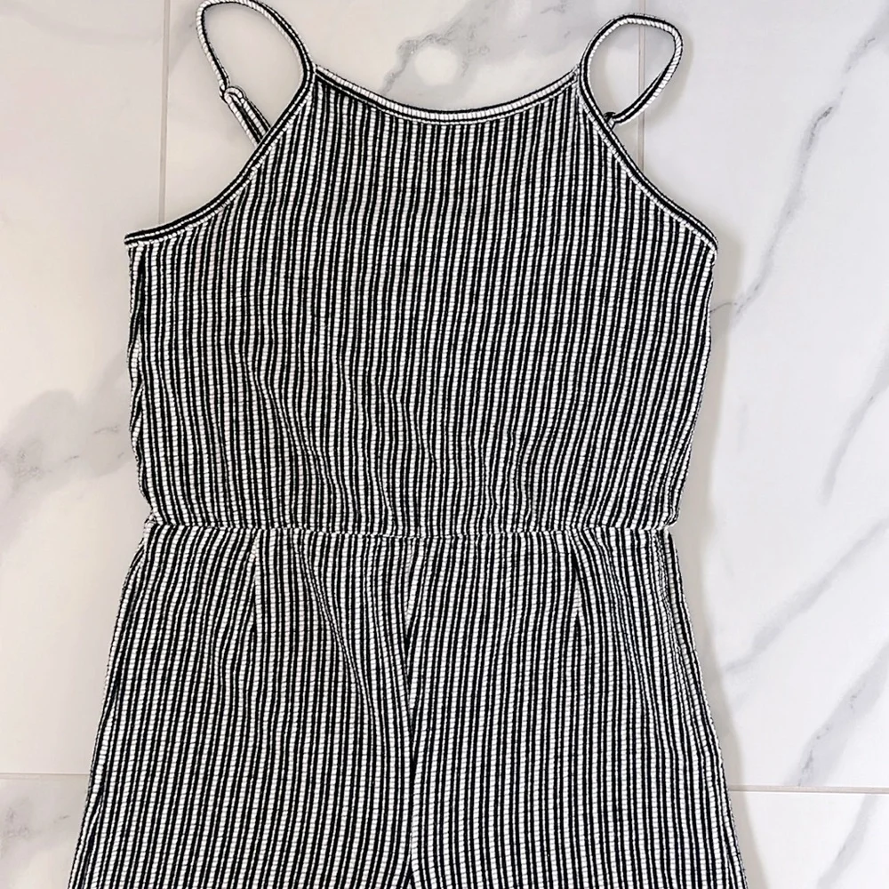 ❌ Forever 21 Black & White Ribbed Spaghetti Strap Wide Leg Jumpsuit